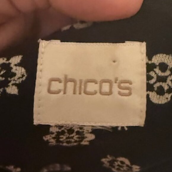 CHICO'S Peasant Blouse Size(L) PTP 21 INCHES - Picture 3 of 4